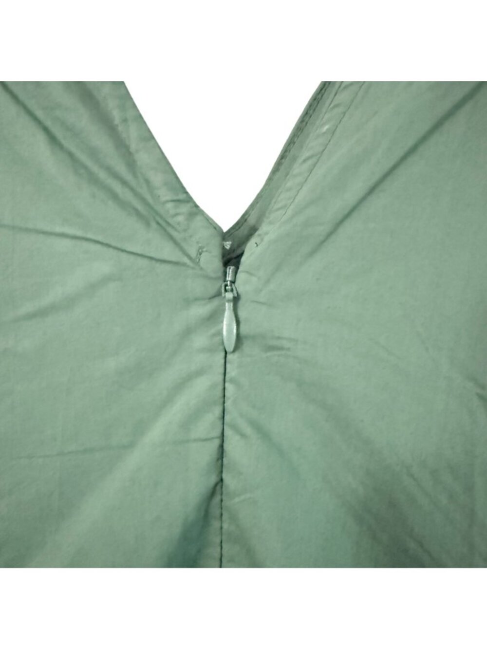 Sleeveless Green Midi Dress with Scalloped Cutouts - Picture 7 of 8